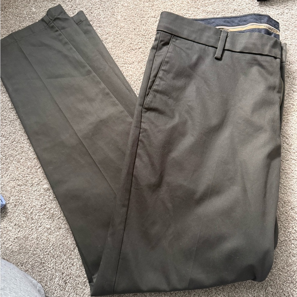 Dockers Men's Dark Gray Chinos